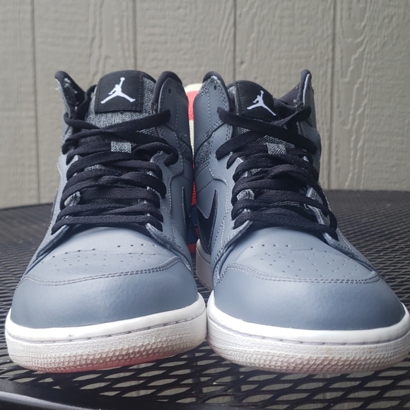 AIR JORDAN RETRO 1 - Picture 5 of 15